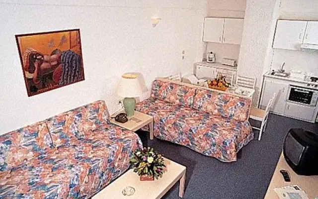 Metropolitan Capsis Holiday Club