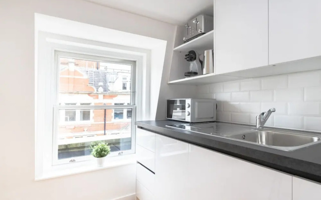 Modern 2BR 2BA with Balcony by Soho