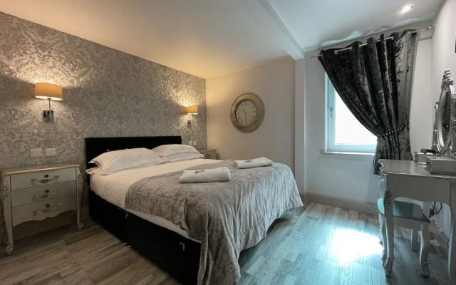 Apartment 19