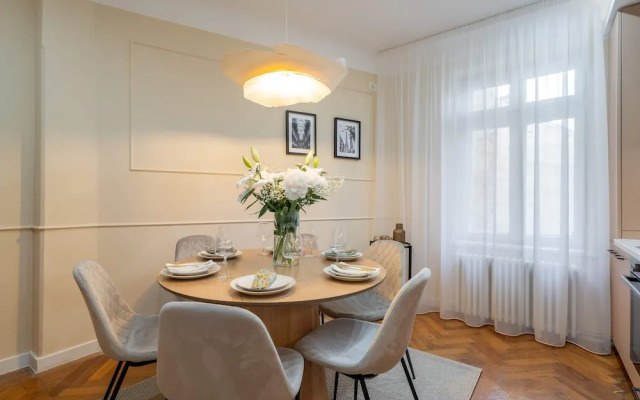 Elegant 3BR by the Romanian Athenaeum