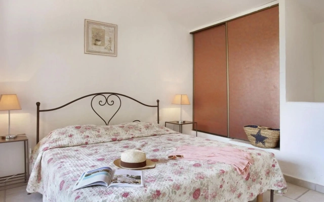 Maisonette in Gordes With Provencal Charm