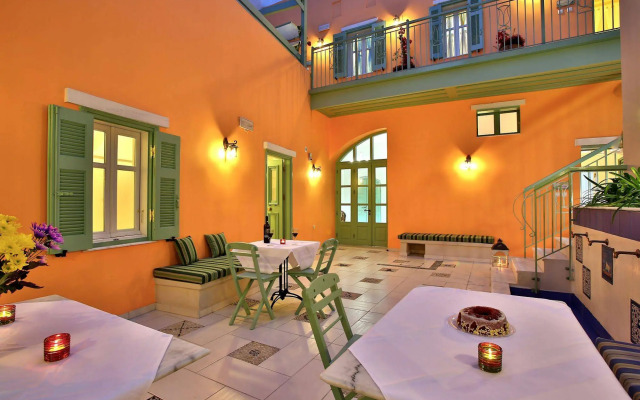 Efchi Suites 1904