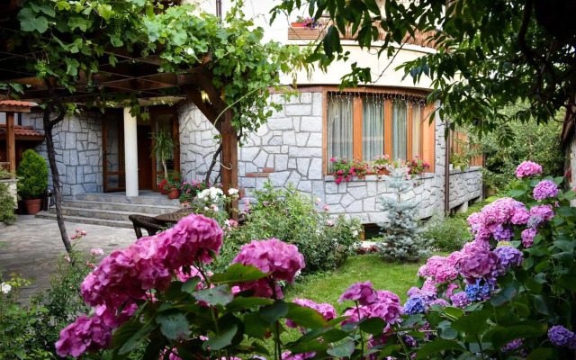Lina Guest House