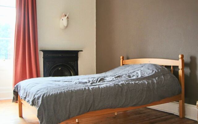 Large 3 Bedroom Apartment in Canonmills