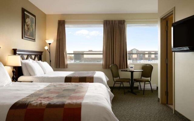 Days Inn By Wyndham Montreal East