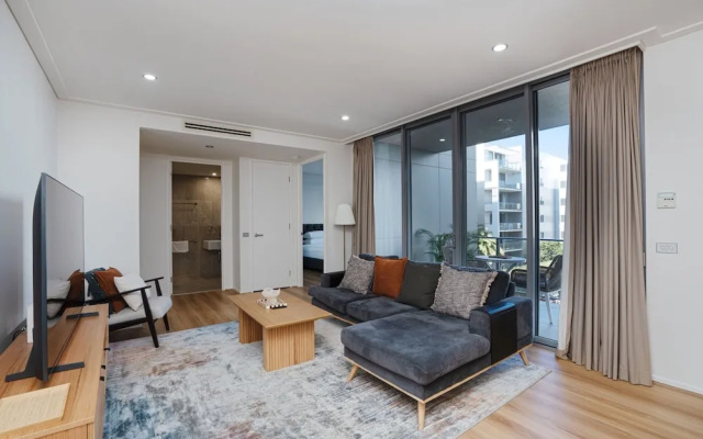 Modern 1-bed Unit With Pool Views and Balcony – Guest Rooms – Canberra