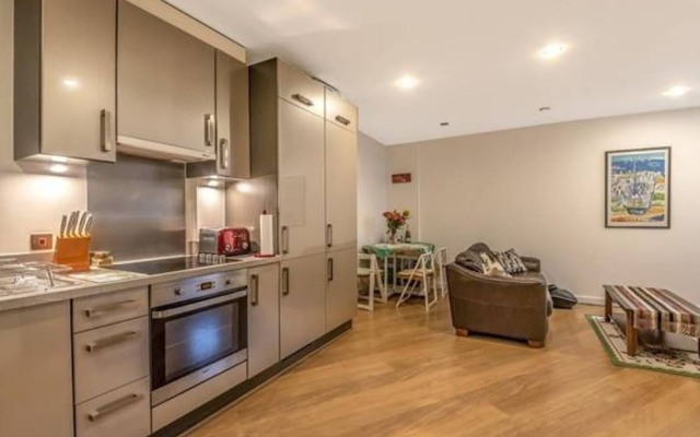 Stunning 2 Bedroom Property near Limehouse