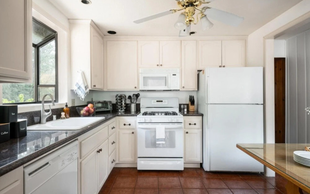 Cougar Rd - Cougar Lodge