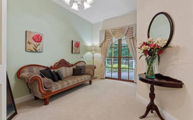 Palatial Queenslander for Groups of Family & Friends!
