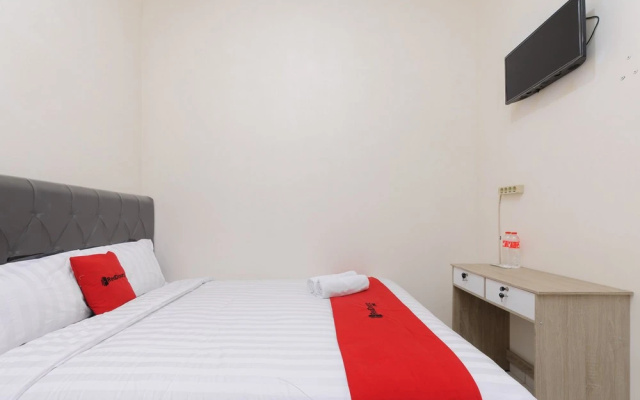 RedDoorz @ Meruya Utara – Guest Rooms – Jakarta