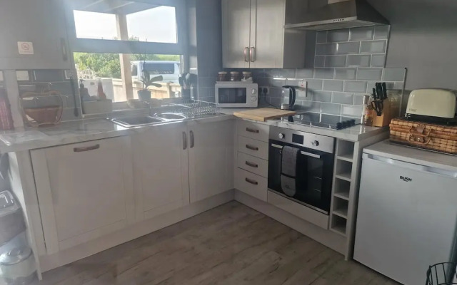 2br-sleeps4-balcony-petsok-parking-ferryside
