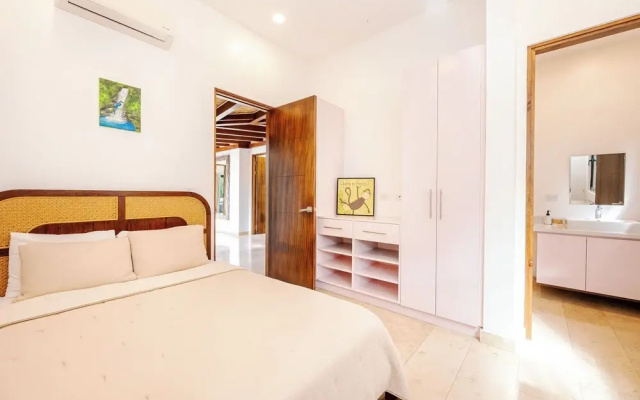 House Reserva Conchal Llama del Bosque