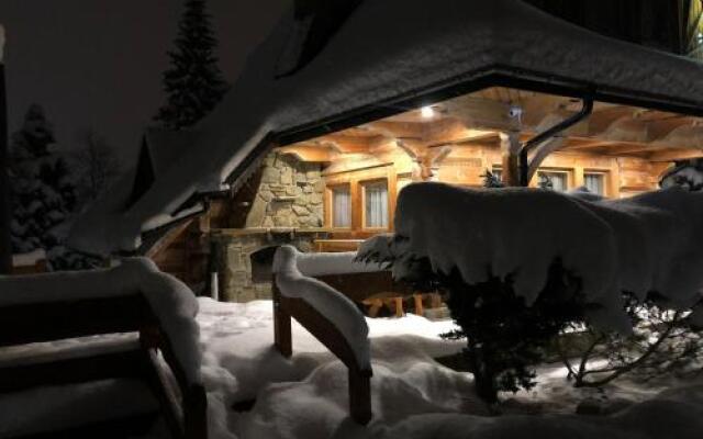 Domek Krupówki z widokiem na Giewont