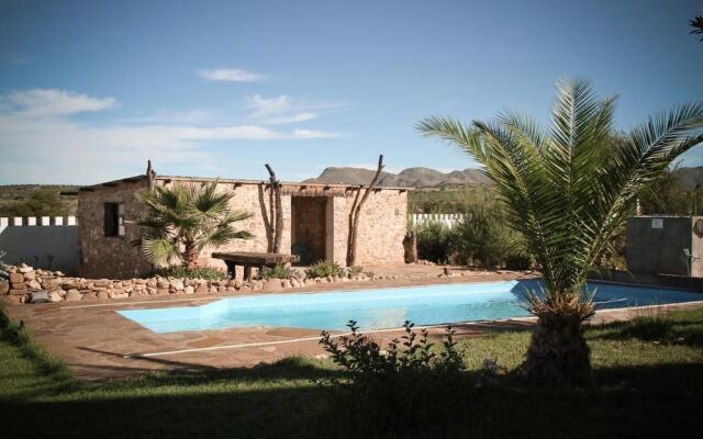 Sweet Thorn Retreat Airport Lodge