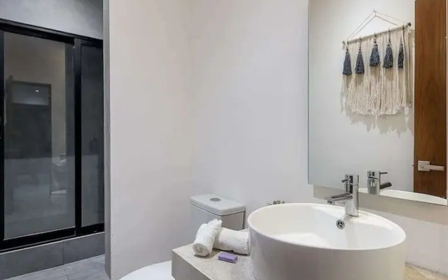 2 BR Great Located Natural Lightning