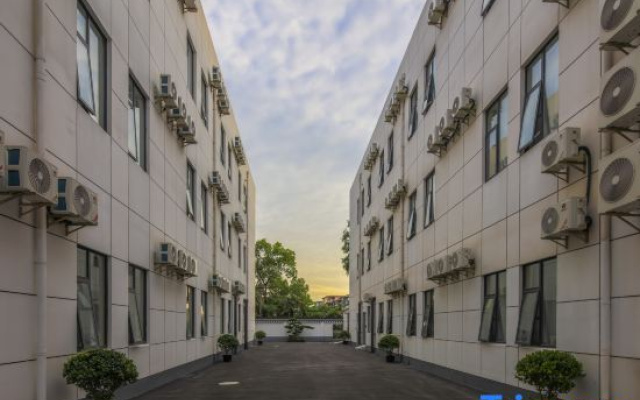 Jinlun Hotel (Shanghai Hongqiao Railway Station) – Exterior – Shanghai