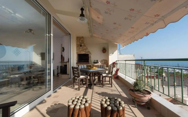 Apartment with marina view