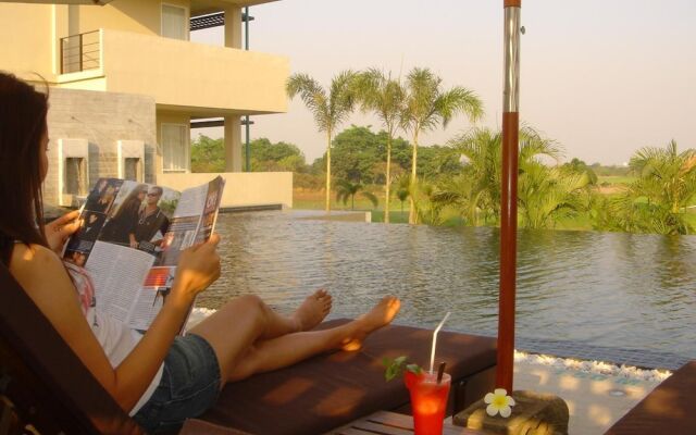 Uniland Golf & Resort