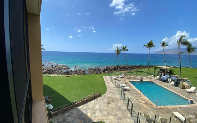 Kihei Surfside, #305 1 Bedroom Condo by RedAwning