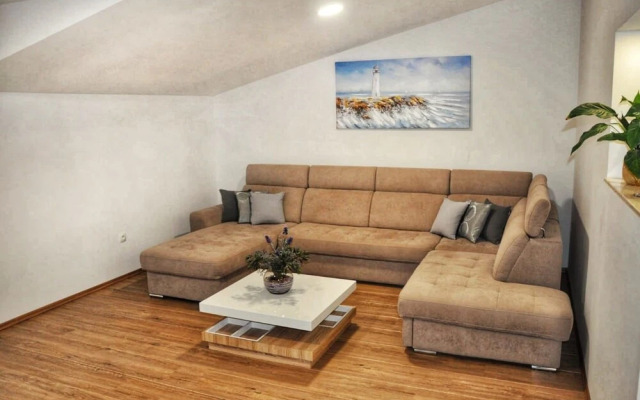 Apartment Doni
