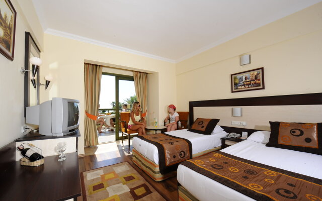 Oz Hotels İncekum Beach Resort