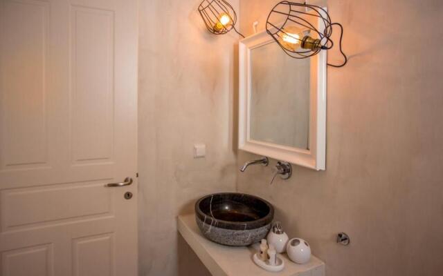 Chic & Modern Apartments with swim access