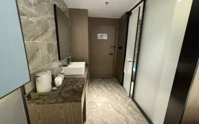 Tuke Light Hotel (Liangcheng Park Branch, North Station Road, Shanghai)