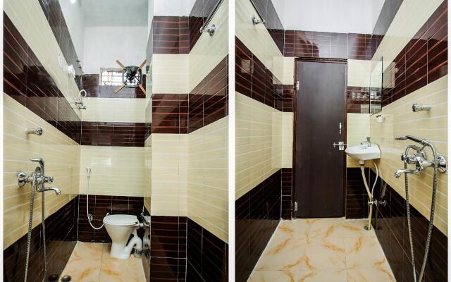 OYO 18272 Hotel Lambodar