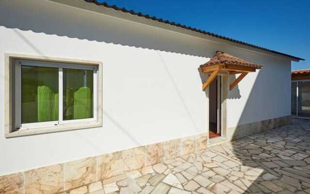 House With 2 Bedrooms in Carvoeira, With Furnished Terrace and Wifi