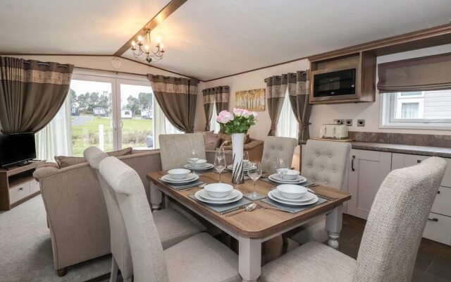 Whispering Willows 2-bed Lodge in Scarborough