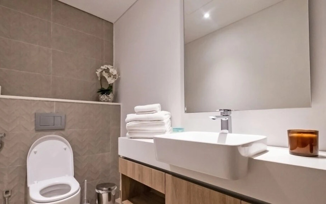 LUX Contemporary Suite Marina View 3