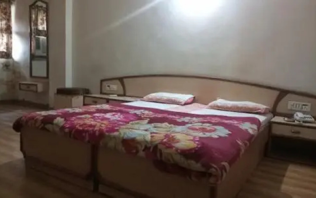SPOT ON 70774 Hotel Rajshree