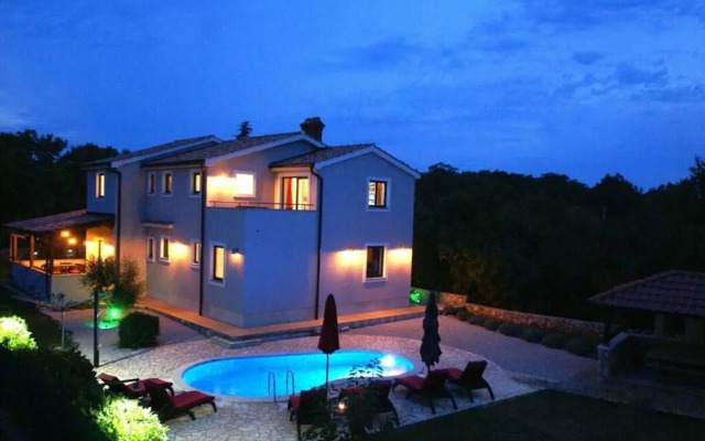 Villa Tara With a Beautiful Heated Pool