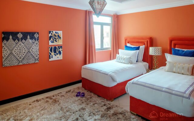 The Palm Jumeirah Villas - Frond E by LUX Holiday Home