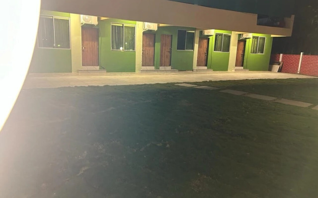 Redwings Resort