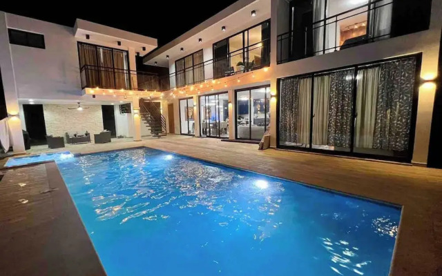 Elegant, Modern Style Villa in Playa Nueva Romana2