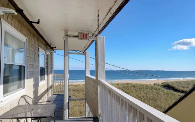 Waves Oceanfront Resort