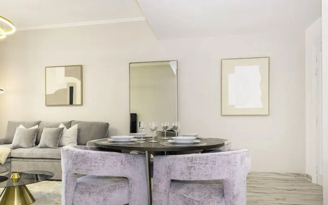 LUX  Modern Residence across Dubai Mall