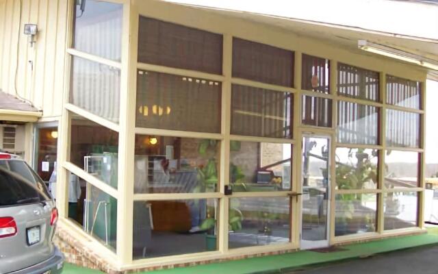 Townsman Motel