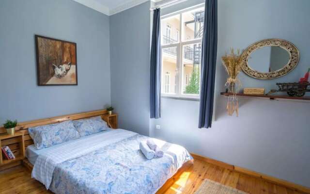 Apartment with Garden View