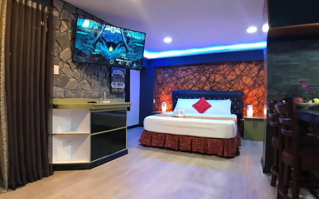 CLOCKWORKORANGE Luxury Suites