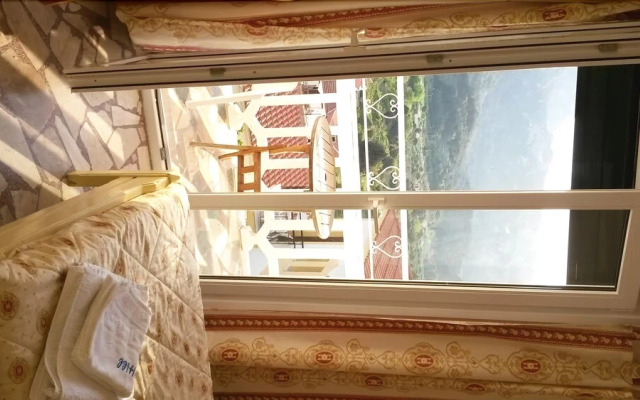 Green Hill Studios & Apartments