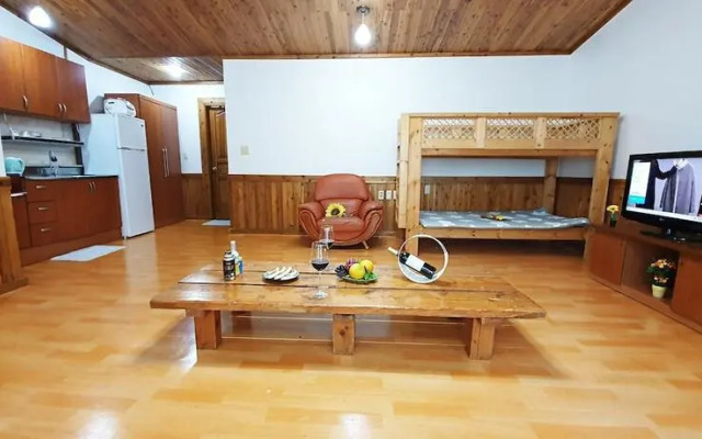 Jeju Parkvillade Pension