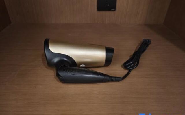 Wuhan Lanjing Hotel (Sports Center Dongfeng Company Subway Station)