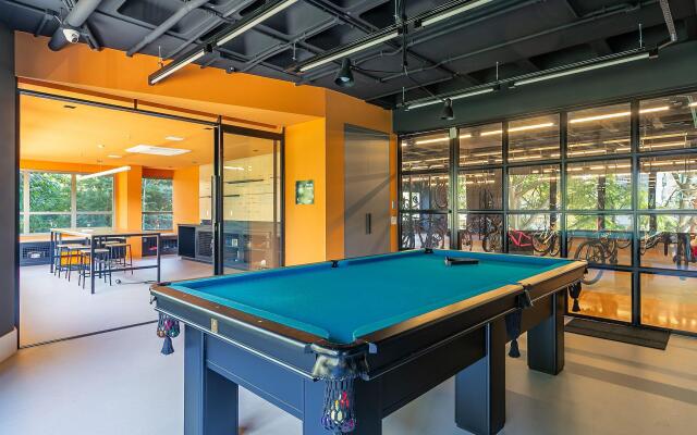 Moderno em condomínio com foodhall #CORG02