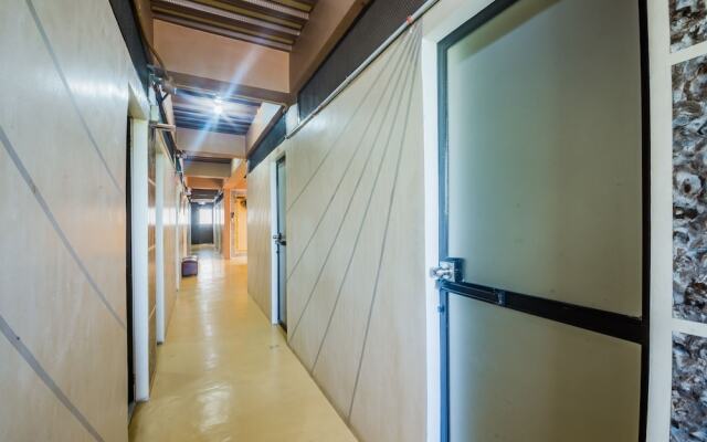 OYO 569 Alt Complex (Vaccinated Staff)