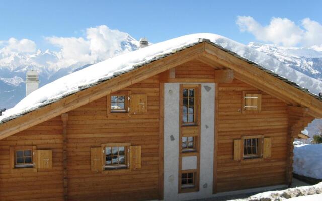 Christoph Standing & Calm Chalet 10 Pers
