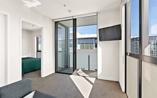 QV Lovely 1 Bedroom w Parking 1069
