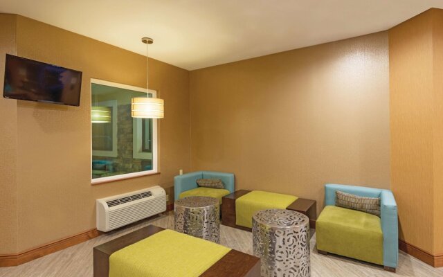 La Quinta Inn Buffalo Airport