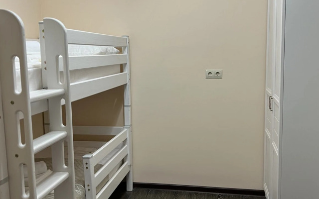 Дельфин-море (Сухум)